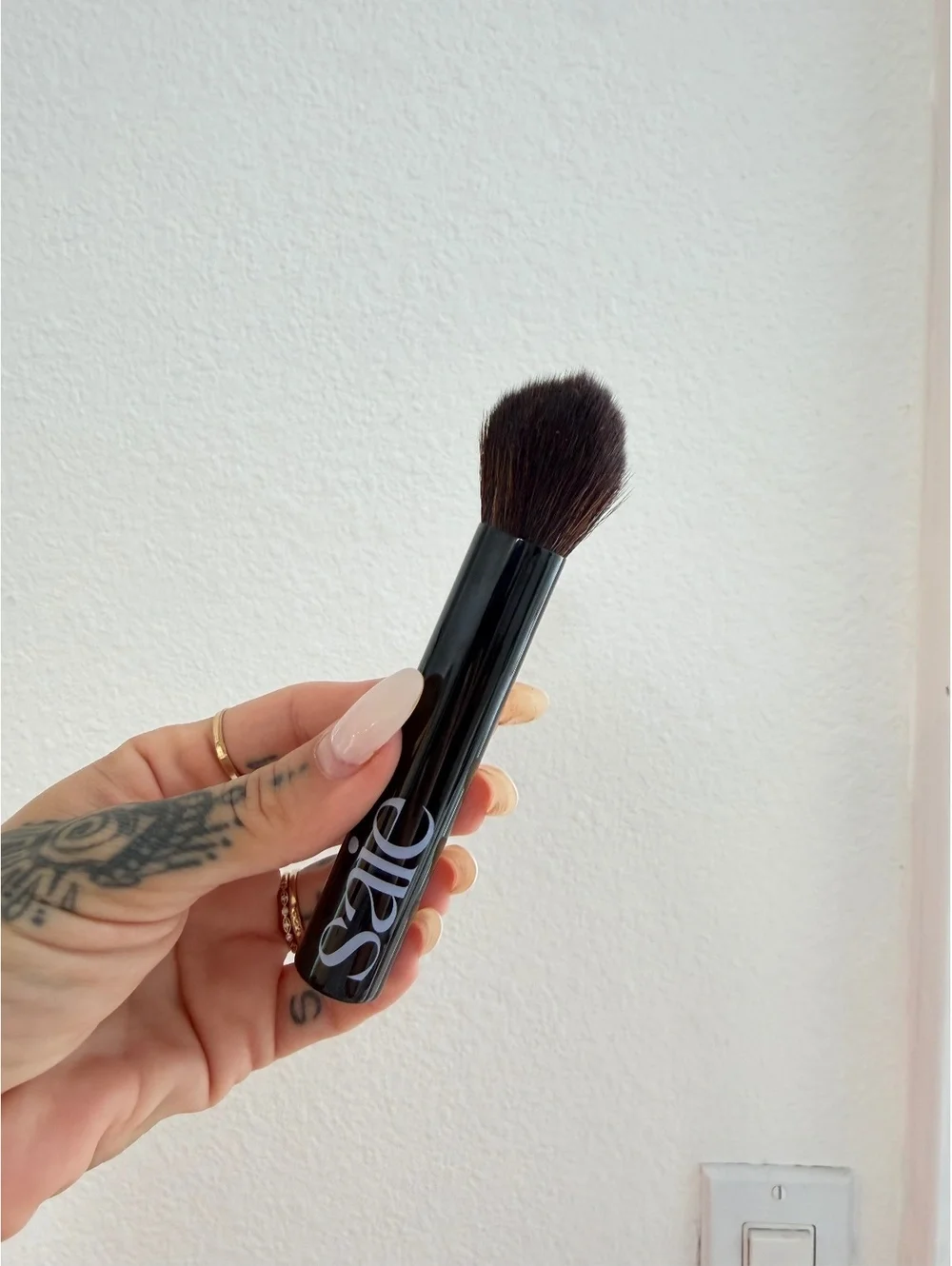 Saie the fluffy brush
